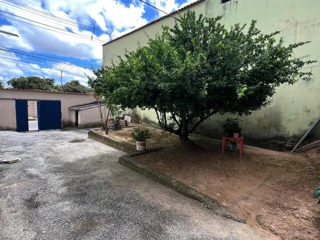 Imagem 10: Imóvel com excelente área total de 492 m², ideal para quem busca conforto, espaço e