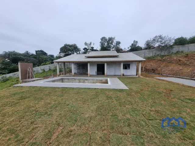 Imagem: Chácara com 3 Quartos e 3 Banheiros À