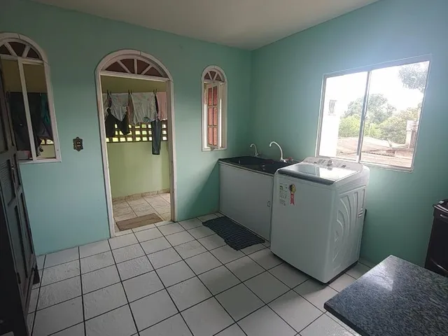 Imagem 3: Casa de Luxo À Venda em Serramar, Serra-Es ? 7 Quartos, 1 Suíte, 3 Salas, 6 Banheiros, 3 Vagas de Garagem - 410M²