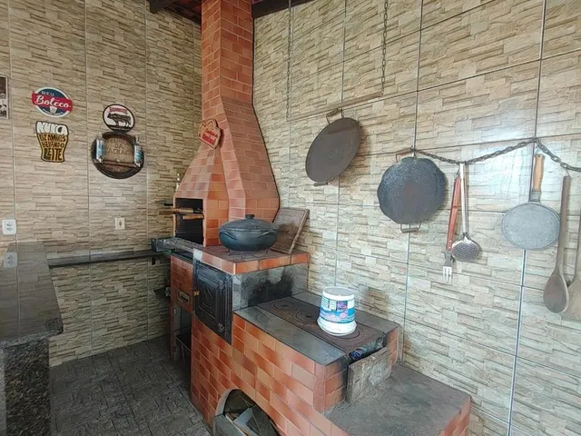 Imagem 2: Casa de Luxo À Venda em Serramar, Serra-Es ? 7 Quartos, 1 Suíte, 3 Salas, 6 Banheiros, 3 Vagas de Garagem - 410M²