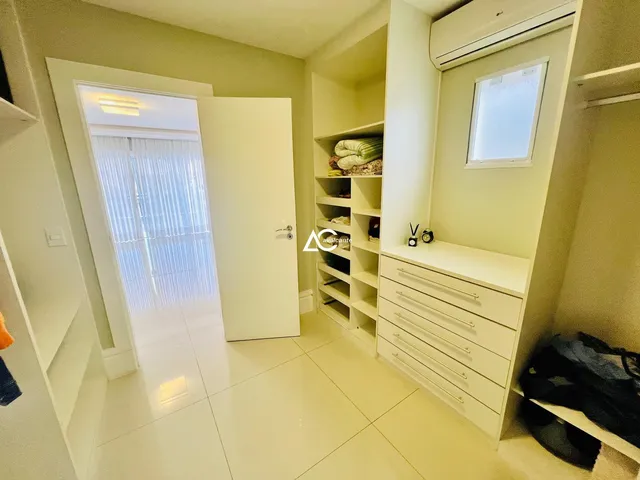 Imagem 2: Casa de Luxo na Barra da Tijuca para venda ou locação : 4 Quartos, 4 Suítes, 3 Salas