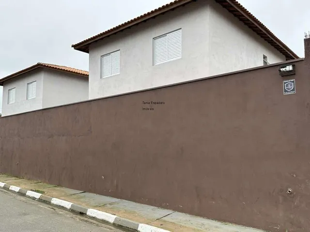 Imagem 4: 8 CASAS PRONTAS PARA MORAR (3 disponíveis). VENHA ESCOLHER A SUA! São 8 sobrados