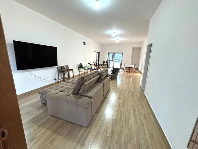 Imagem 2: Desfrute de uma experiência de morar única nesta casa térrea localizada na Via das