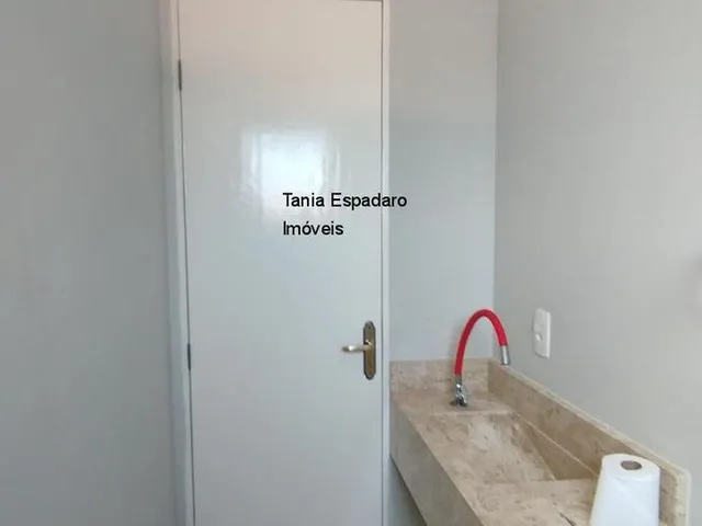 Imagem 12: Esta incrível residência se destaca por sua planta generosa e distribuição