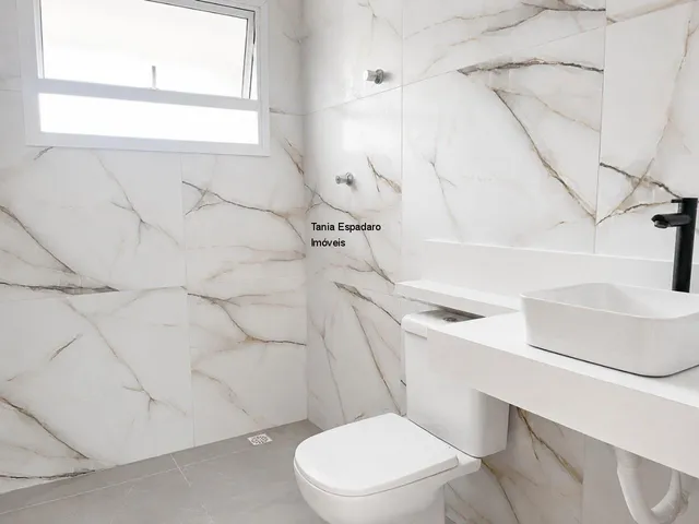 Imagem 6: Venha conhecer esta incrível casa moderna, que combina perfeitamente iluminação