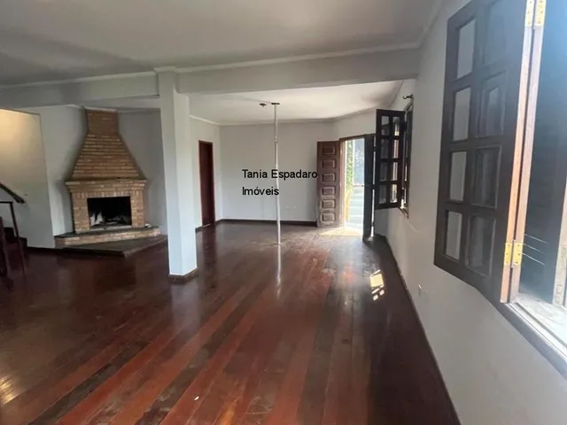 Imagem 5: Casa de Estilo Clássico e Versatilidade no Coração da Granja Viana 976,50m² de