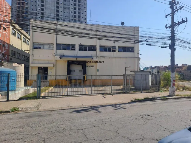 Imagem: O depósito possui 2.596m² de Área e está localizado em
