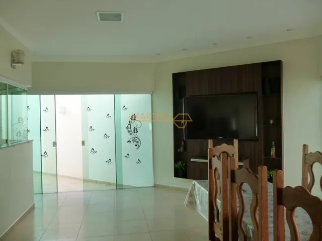 Imagem 3: Casa Alto Padrão À Venda em Araguari/Mg