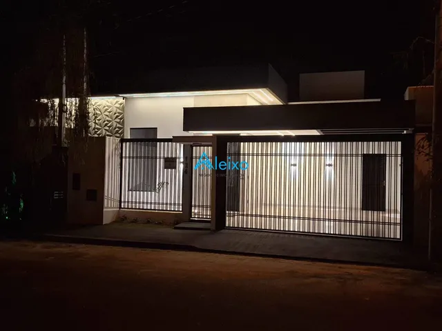 Imagem: A casa possui 3 Dormitórios, 1 Suíte, 3 Banheiros, 2