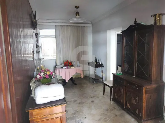 Imagem: Amplo apartamento com 4/4, elevador e garagem