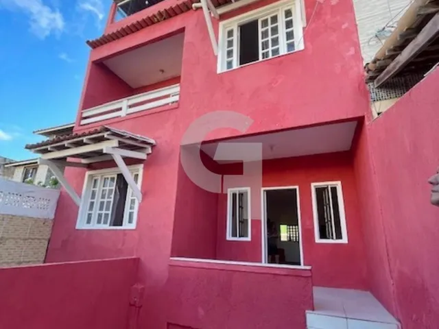Imagem: Casa triplex de 4/4 e nascente em Stella