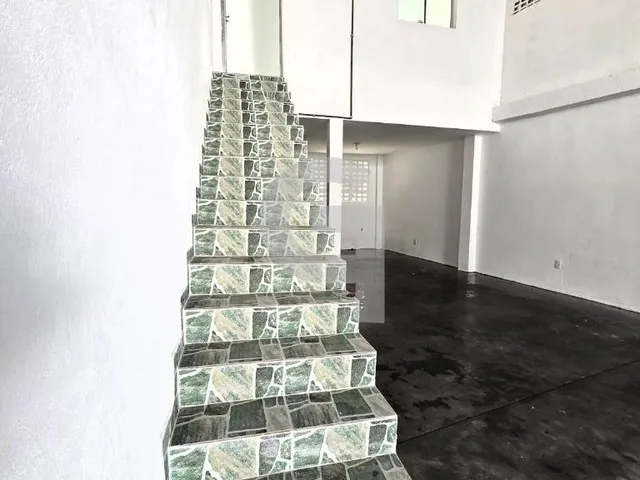 Imagem 4: Galpão de 100m² com banheiros e escritório no Lot. Colina da Fonte em Itapuã