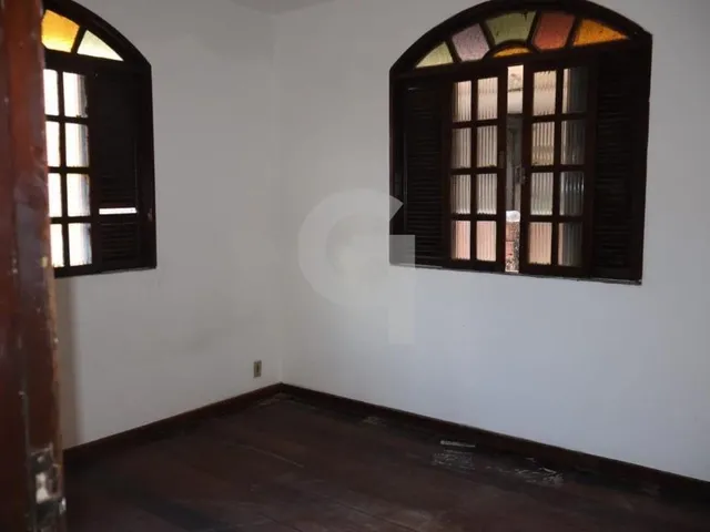 Imagem 5: Casa Triplex na Boca do Rio com 350m², 5 Quartos e 2 Suítes com Hidromassagem