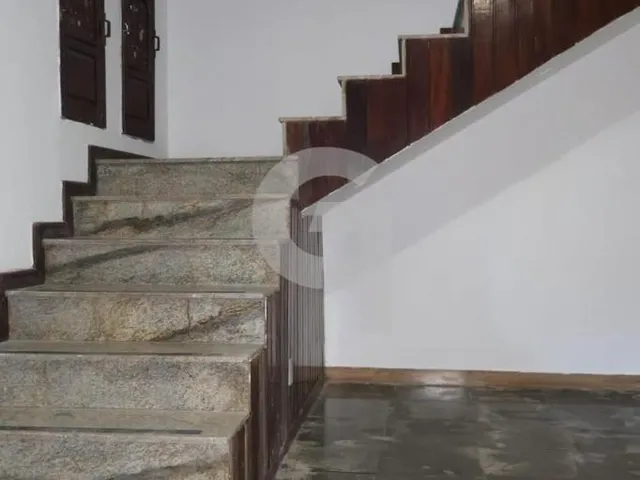 Imagem 6: Casa Triplex na Boca do Rio com 350m², 5 Quartos e 2 Suítes com Hidromassagem