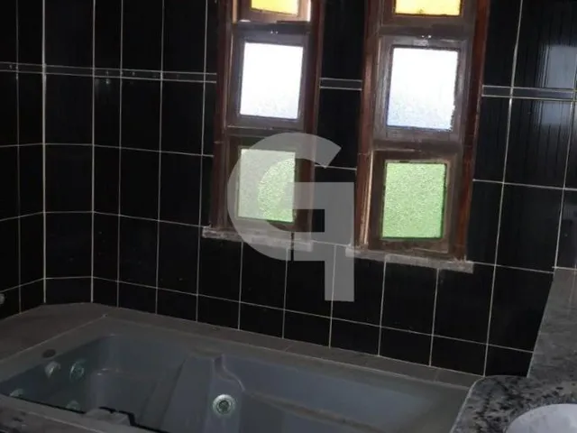 Imagem 2: Casa Triplex na Boca do Rio com 350m², 5 Quartos e 2 Suítes com Hidromassagem