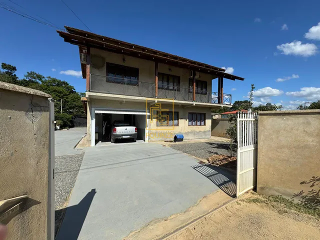 Imagem: Casa Grande com Área de Festas e Fácil