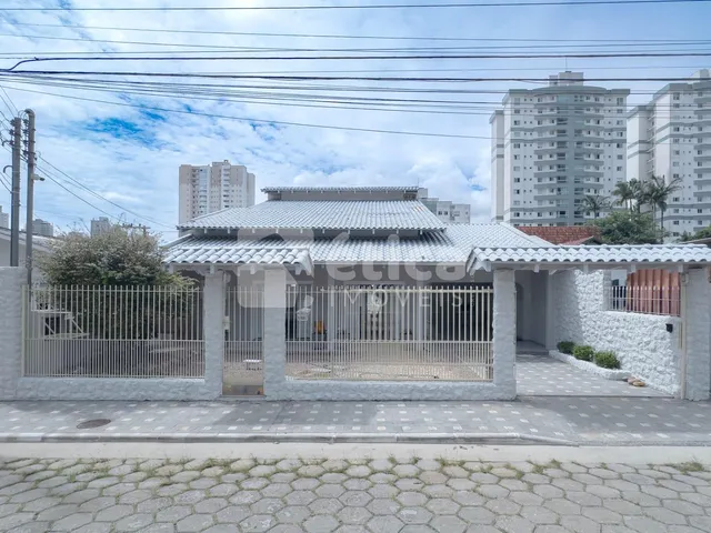 Imagem: Casa com 4 Quartos e 339m² para Locação