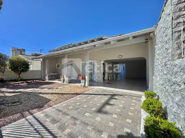 Imagem 16: Casa com 4 Quartos e 339m² para Locação no Bairro Fazenda Itajaí/SC
