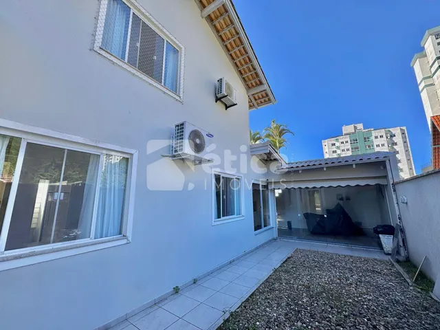 Imagem 14: Casa com 4 Quartos e 339m² para Locação no Bairro Fazenda Itajaí/SC
