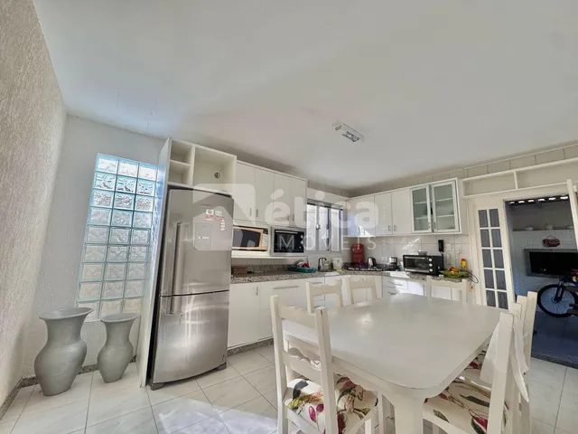 Imagem 15: Casa com 4 Quartos e 339m² para Locação no Bairro Fazenda Itajaí/SC