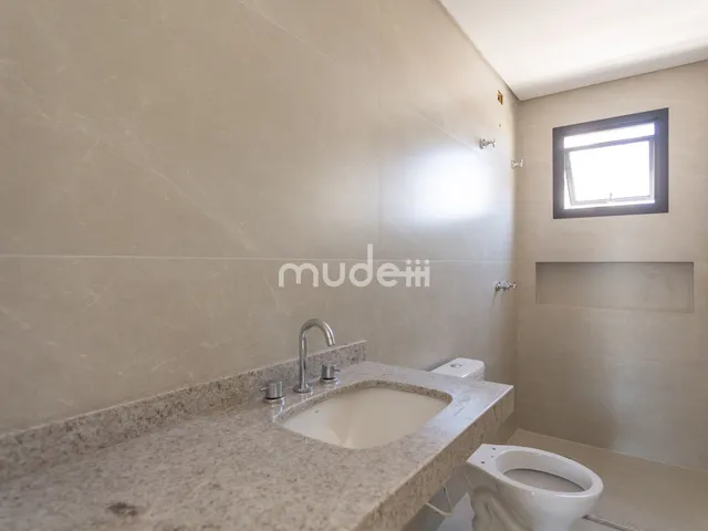 Imagem 10: Sobrado Moderno com Suíte Master e Living Integrado
