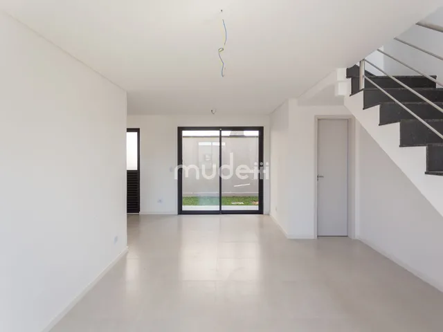 Imagem 4: Sobrado Moderno com Suíte Master e Living Integrado