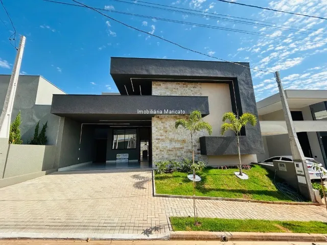 Imagem: A casa possui 3 Dormitórios, 2 Suítes, 5 Banheiros, 8