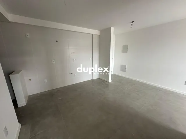 Imagem 3: APARTAMENTO e DORMITÓRIOS SENDO 1 SUÍTE, SACADA GOURMET E 1 VAGA COBERTA NA PRAIA