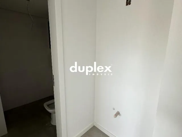 Imagem 6: APARTAMENTO e DORMITÓRIOS SENDO 1 SUÍTE, SACADA GOURMET E 1 VAGA COBERTA NA PRAIA