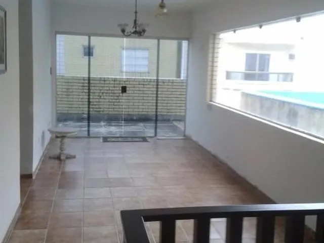 Imagem 2: Cobertura em avenida movimentada na praia de Mongaguá - Centro, apenas duas quadras do