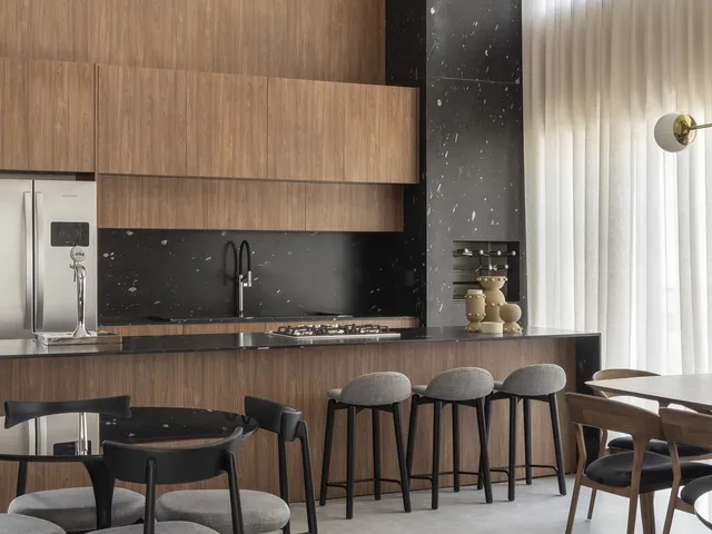 Imagem 13: TIMELESS - Arrka at Alvin - 4 SUITES MOBILIADO E DECORADO NO CENTRO DE BALNEÁRIO