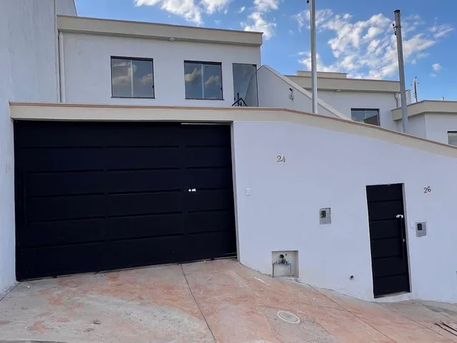 Imagem: Casa Geminada com Entrada Independente Excelente