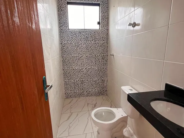 Imagem 2: Apresentamos esta excelente casa geminada, ideal para quem busca conforto, praticidade e