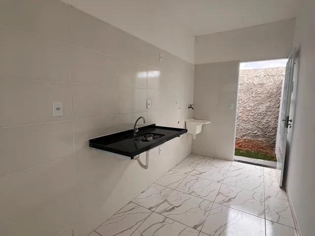 Imagem 7: Apresentamos esta excelente casa geminada, ideal para quem busca conforto, praticidade e