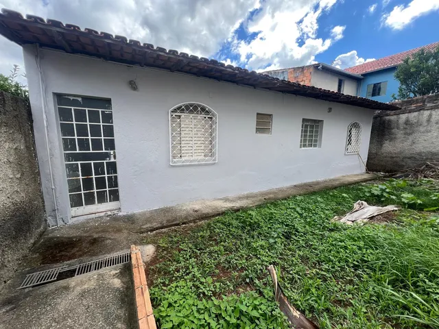 Imagem: Linda casa geminada à venda! Localizada