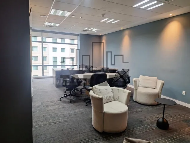 Imagem 3: Conjunto Comercial Mobiliado na Berrini com 1.720M². Visite Já!