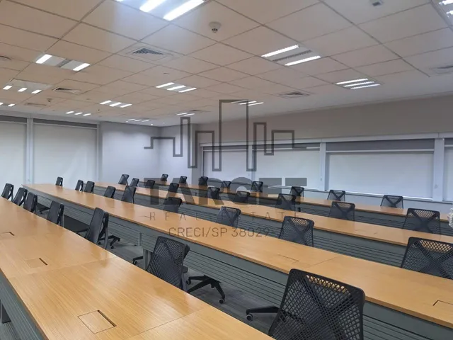 Imagem 12: Conjunto Comercial Mobiliado na Berrini com 1.720M². Visite Já!