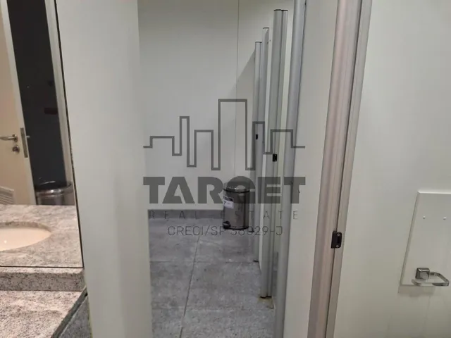 Imagem 2: Conjunto Comercial Mobiliado na Berrini com 1.720M². Visite Já!