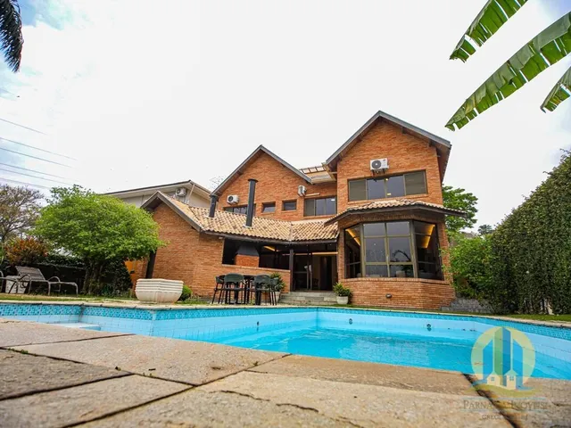 Imagem 2: RESIDÊNCIA EXCLUSIVA EM CONDOMÍNIO Á VENDA – 4 SUÍTES, PISCINA E VISTA PARA A MATA