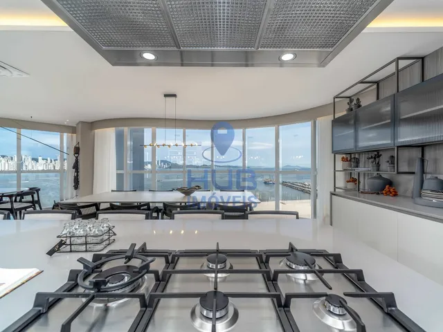 Imagem 3: Apartamento com 4 Dormitórios À Venda Sendo 4 Suítes, 237.0 M² por - R$ 13.500.000,00 - Centro - Bal. Camboriú/Sc