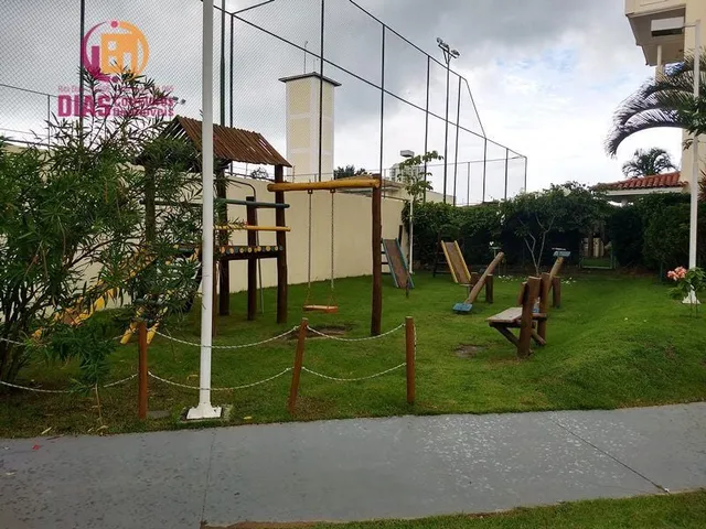 Imagem 2: Vendo linda casa Triplex com 233m2, espaço gourmet, 3 suítes, em condomínio com total