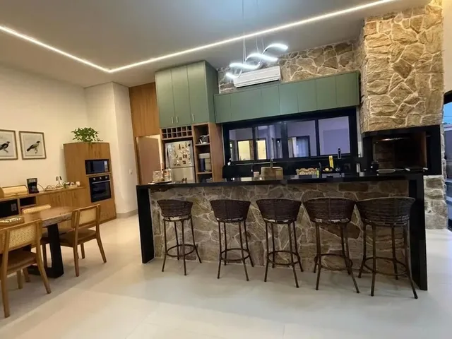 Imagem 10: Casa de Alto Padrão com 4 Quartos (2 Suítes) à Venda no Condomínio Solare –