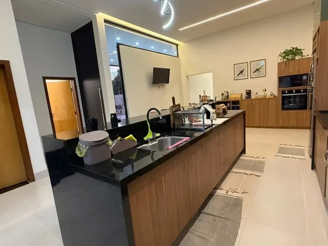 Imagem 11: Casa de Alto Padrão com 4 Quartos (2 Suítes) à Venda no Condomínio Solare –