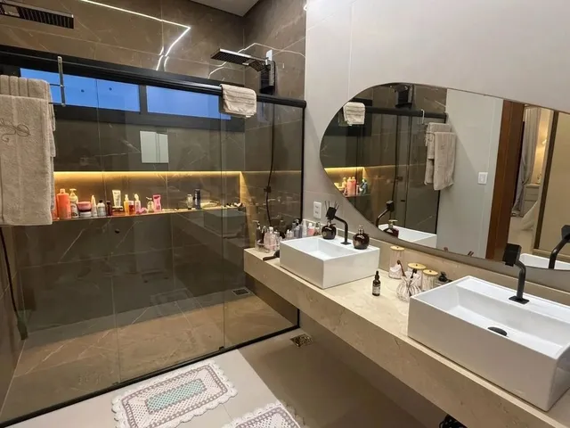 Imagem 4: Casa de Alto Padrão com 4 Quartos (2 Suítes) à Venda no Condomínio Solare –