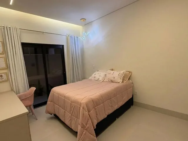 Imagem 16: Casa de Alto Padrão com 4 Quartos (2 Suítes) à Venda no Condomínio Solare –