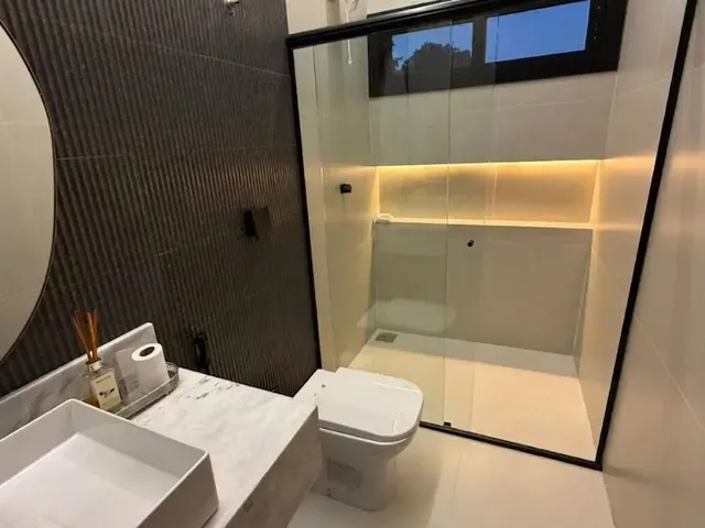 Imagem 2: Casa de Alto Padrão com 4 Quartos (2 Suítes) à Venda no Condomínio Solare –