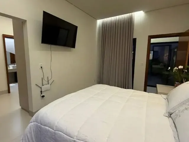 Imagem 3: Casa de Alto Padrão com 4 Quartos (2 Suítes) à Venda no Condomínio Solare –