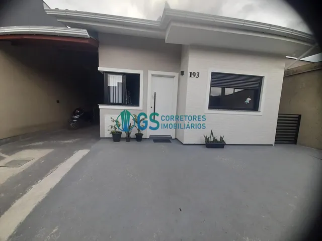 Imagem 1: Casa de 3 Dormitórios e Piscina À Venda em Palhoça/Sc