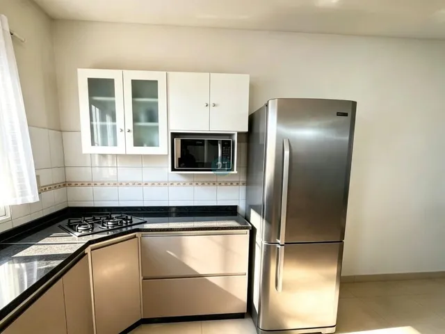 Imagem 2: Alugo casa com 03 quartos, 150 m² privativo, 01 vaga de garagem, deck com piscina e