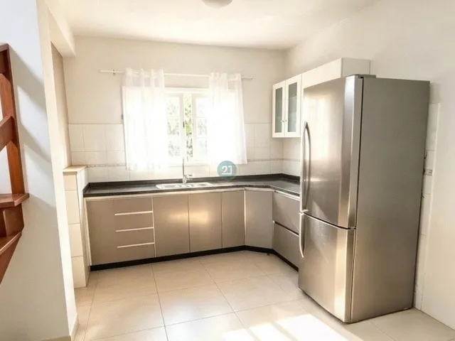 Imagem 5: Alugo casa com 03 quartos, 150 m² privativo, 01 vaga de garagem, deck com piscina e